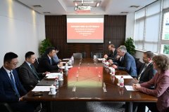 <b>伊尔梅瑙工业大学校长一行拜候同济大学</b>